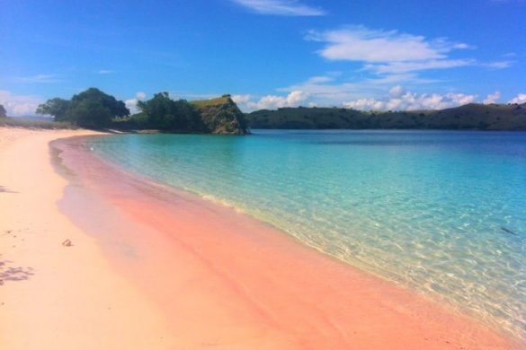 Lombok-Pink-Beach indonesia nonstoptravellers travelling bali