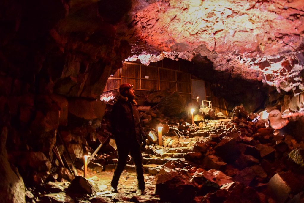 roadtrip iceland lava tunnel