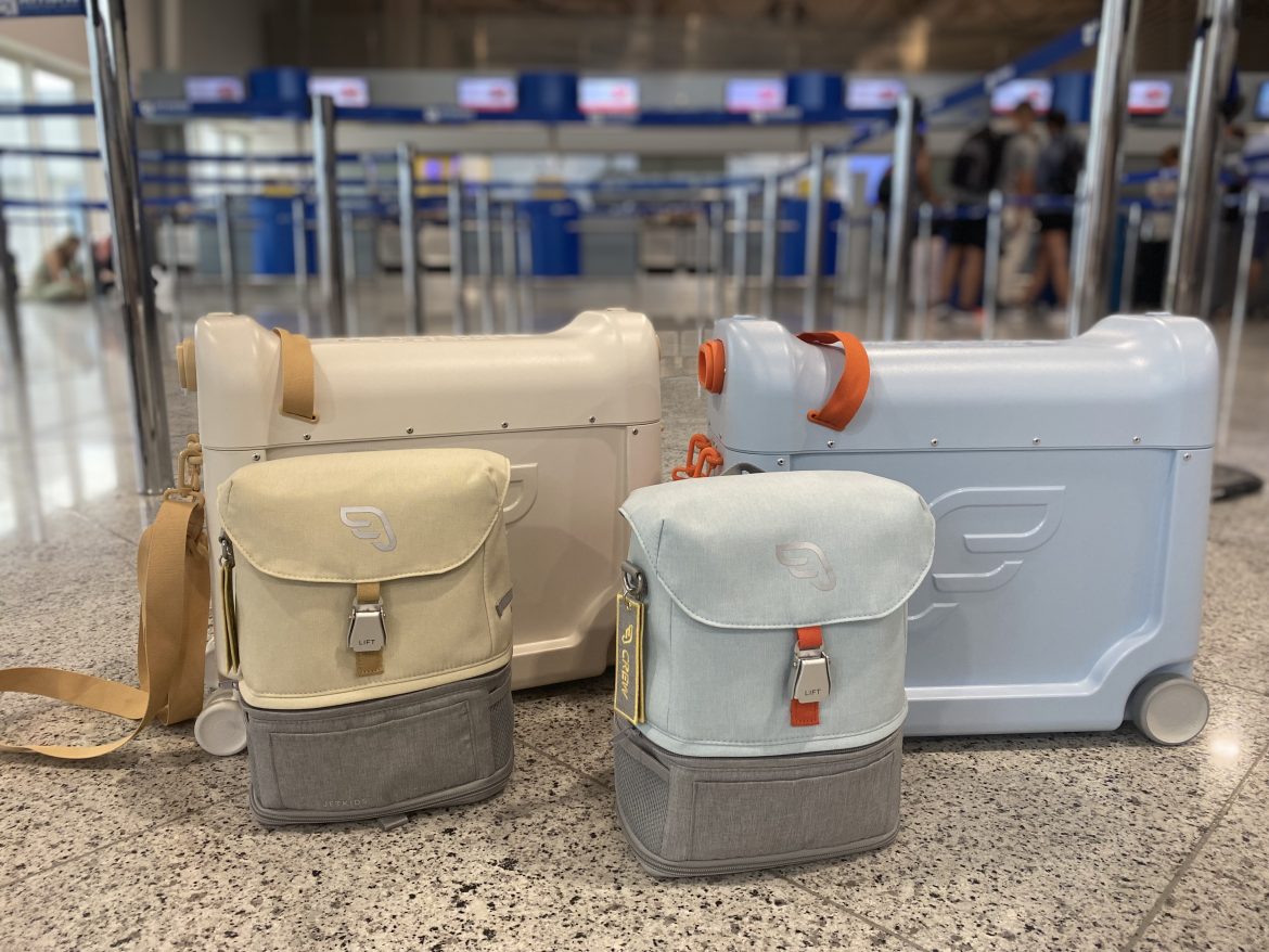 stokke jetkids travel bundle bedbox and backpack airport